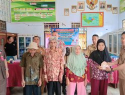 16 KPM Desa Cempaka Barat Terima BLT-DD Tahun 2025, Kades dan Camat Sampaikan Pesan Penting