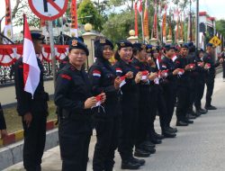 Brimob Sulteng Bagi Seribu Bendera Jelang HUT RI