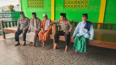 Dekatkan Diri ke Warga, Kapolres Parimo Gelar “Jumat Curhat” di Masjid Istiqlal Nambaru
