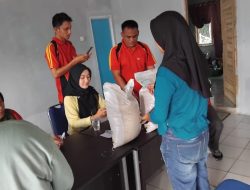 Pemdes Suka Dana Salurkan Bantuan Beras Bulog kepada Warga