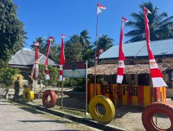 Satgas Madago Raya Serentak Pasang Umbul-Umbul, Ajak Warga Poso Rayakan HUT RI ke-80