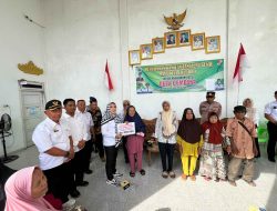 22 KPM Desa Cempaka Terima BLT Dana Desa, Hj. Rizki Puspa Dewi: Pemerintah Tak Pernah Abai pada Rakyat