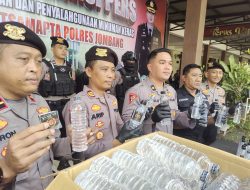 Sat Samapta Polres Jombang Gagalkan Peredaran 800 Botol Miras Ilegal Asal Kediri.