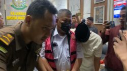 Proses penahanan tersangka kasus dugaan korupsi pengadaan perahu fiber di Morowali, Rabu (11/03/2026)