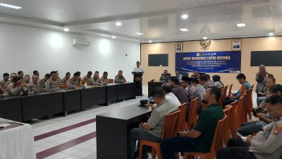 Suasana rapat koordinasi lintas sektor di Mako Polres Poso, Kamis (12/03/2026).
