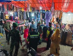 Petugas Patroli Dialogis, Pastikan Pengunjung Pasar Malam Poso Aman